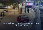 Camioneta cae en la Glorieta de Insurgentes y conductor huye del lugar