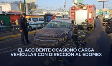 Joven se queda dormido y vuelva su vehículo cerca del Metro Santa Marta