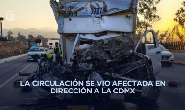 Fuerte choque de camión paraliza la autopista México-Puebla
