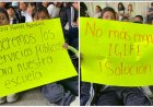 Padres de familia, maestros y alumnos, cierran edificio de Finanzas por retraso en la construcción de escuela