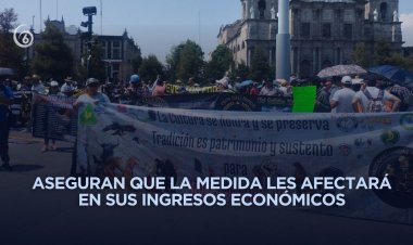Se manifiestan en Toluca galleros en rechazo a la Ley de Bienestar Animal