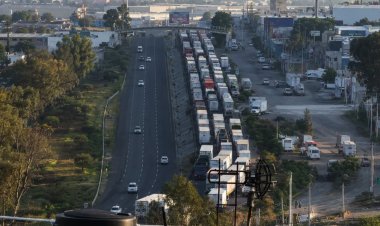 Cumple 24 horas bloqueo en la carretera 57 por falta de agua en comunidades de Querétaro