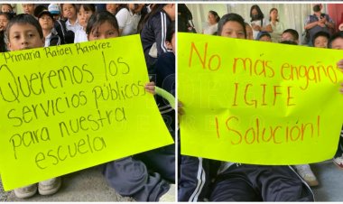 Padres de familia, maestros y alumnos, cierran edificio de Finanzas por retraso en la construcción de escuela
