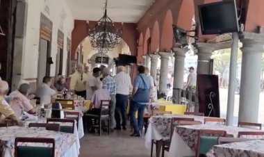 Protagonizan conflicto exfuncionario de Javier Duarte en restaurante de Córdoba