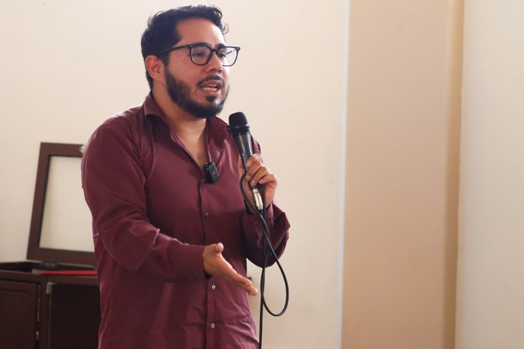 Urge usar a Marx para educar: Dr. Pablo Hernández