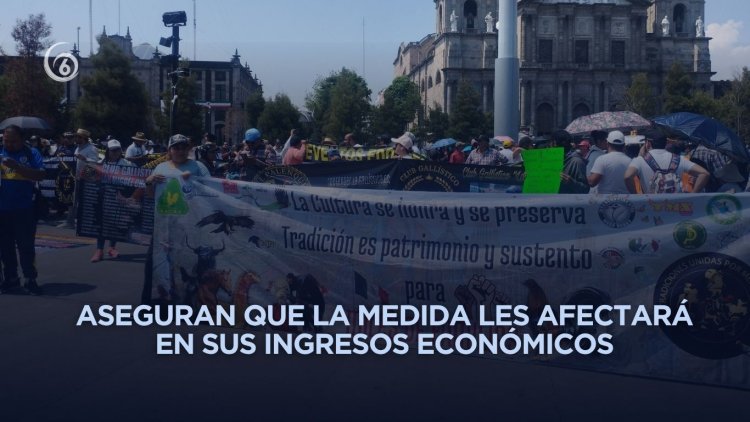 Se manifiestan en Toluca galleros en rechazo a la Ley de Bienestar Animal