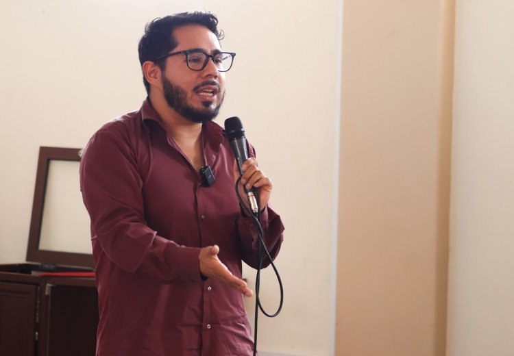Urge usar a Marx para educar: Dr. Pablo Hernández