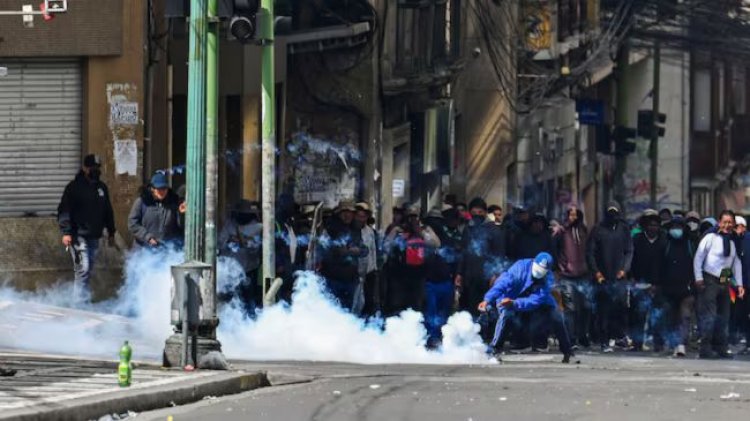 Marchas convulsionan Bolivia; exigen renuncia de presidente Paz