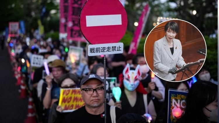 Ciudadanos japoneses se manifiestan en Tokio contra la reforma constitucional