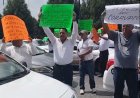 Transportistas mexiquenses exigen solución a rezago de trámites; bloquean zona centro de Toluca