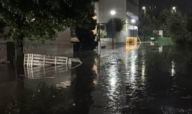 Fuertes lluvias dejan inundaciones, deslaves y vehículos atrapados al poniente de la CDMX