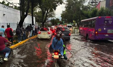 Fuertes lluvias al sur de la CDMX provocan inundación de hospital y vialidades
