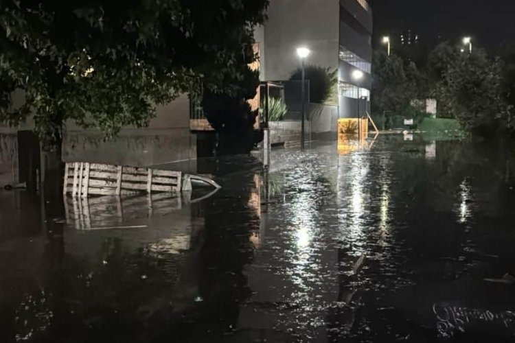 Fuertes lluvias dejan inundaciones, deslaves y vehículos atrapados al poniente de la CDMX