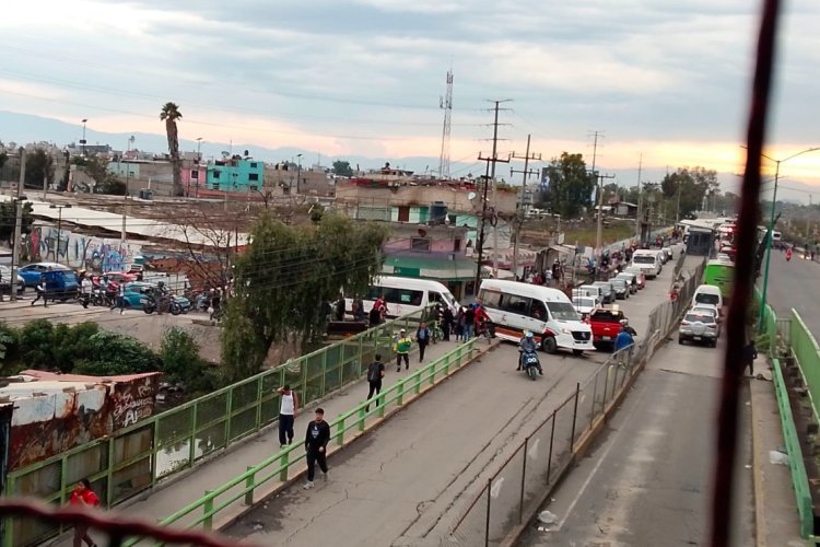 Transportistas anuncian cierres en Chimalhuacán y Nezahualcóyotl; piden liberar a choferes detenidos