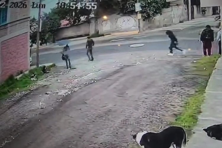 Estudiantes sufren asalto a mano armada en Toluca; video exhibe el modus operandi de los delincuentes