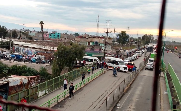 Transportistas anuncian cierres en Chimalhuacán y Nezahualcóyotl; piden liberar a choferes detenidos