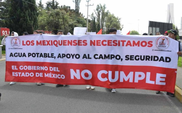 Antorchistas exigen a Delfina Gómez agua, seguridad y salud