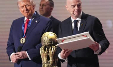Piden investigar “Premio de la Paz” que presidente de la FIFA dio a Trump